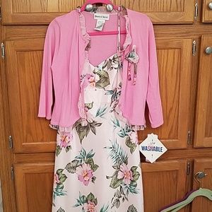 Pretty two-piece sweater dress set.